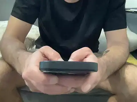 4small4inchlol online show from 04/12/26, 10:20