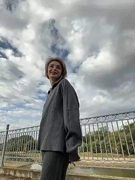 SandraCarter online show from 09/28/25, 06:19