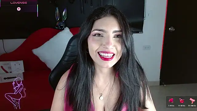 Snapshot of Carolaine69_ chatting on 06/18/26, 01:37 Carolaine69 online show from 06/18/26, 01:37