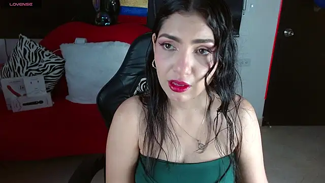 Snapshot of Carolaine69_ chatting on 06/25/26, 01:37 Carolaine69 online show from 06/25/26, 01:37
