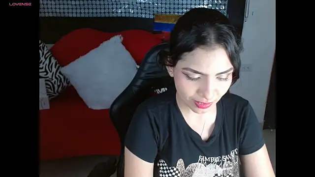 Snapshot of Carolaine69_ chatting on 07/04/26, 02:23 Carolaine69 online show from 07/04/26, 02:23