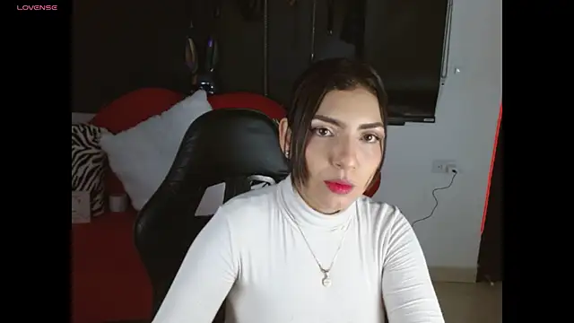 Snapshot of Carolaine69_ chatting on 07/21/26, 01:13 Carolaine69 online show from 07/21/26, 01:13