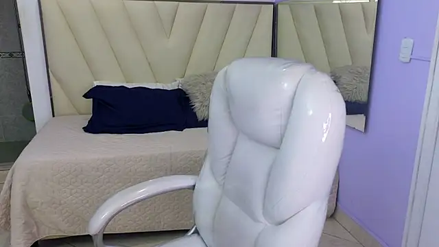 Snapshot of Sexy_paradise18_ chatting on 12/31/24, 07:31 Sexy paradise18 online show from 12/31/24, 07:31