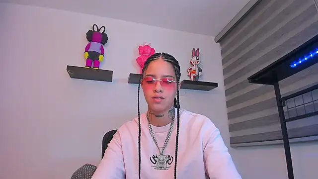 Gangster Girl online show from 12/23/25, 04:10