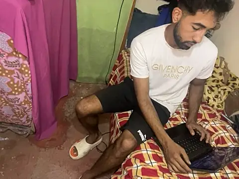 Snapshot of GaaTto chatting on 10/21/25, 03:02 GaaTto online show from 10/21/25, 03:02