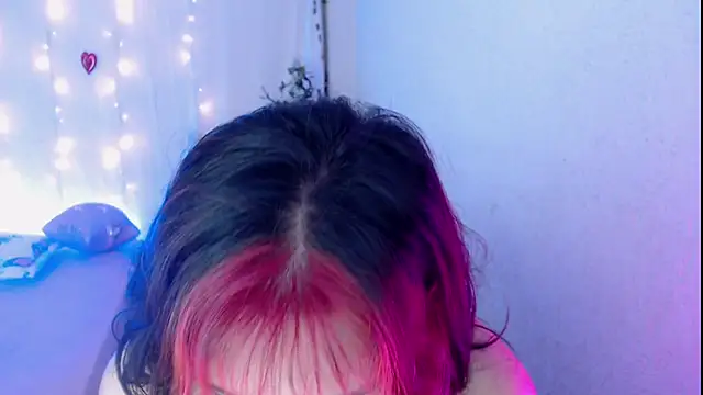 Snapshot of mixie_cute chatting on 02/27/25, 09:36 mixie cute online show from 02/27/25, 09:36