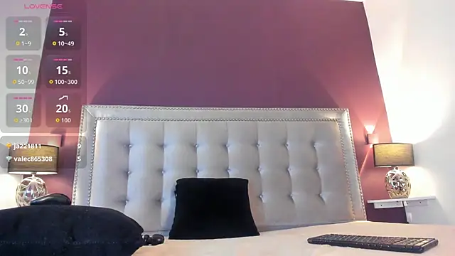 Snapshot of IssyRosse chatting on 10/29/25, 01:46 IssyRosse online show from 10/29/25, 01:46