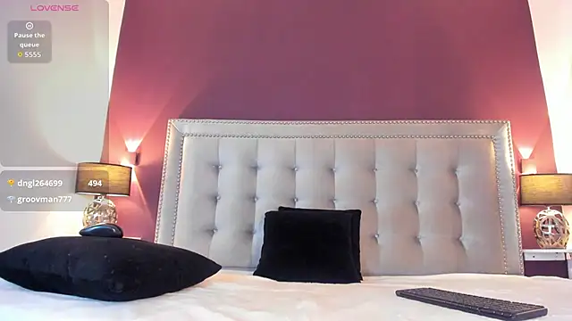 Snapshot of IssyRosse chatting on 12/20/25, 01:51 IssyRosse online show from 12/20/25, 01:51