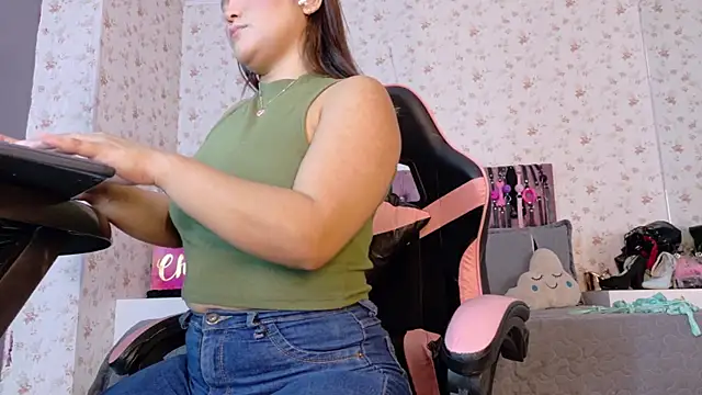 AvrillThomas online show from 11/12/25, 04:29