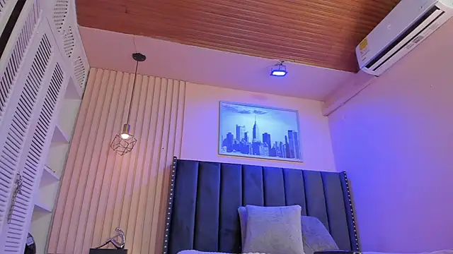 viiolett lee online show from 11/04/25, 10:42