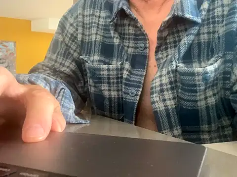 Snapshot of Toy-Daddy chatting on 09/13/25, 03:45 Toy-Daddy online show from 09/13/25, 03:45