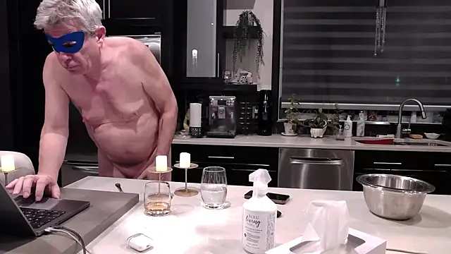 Snapshot of Toy-Daddy chatting on 09/28/25, 11:21 Toy-Daddy online show from 09/28/25, 11:21