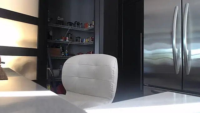 Snapshot of Toy-Daddy chatting on 10/01/25, 01:17 Toy-Daddy online show from 10/01/25, 01:17