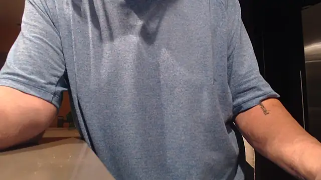 Snapshot of Toy-Daddy chatting on 10/03/25, 01:35 Toy-Daddy online show from 10/03/25, 01:35