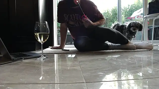 Snapshot of Toy-Daddy chatting on 10/18/25, 09:04 Toy-Daddy online show from 10/18/25, 09:04