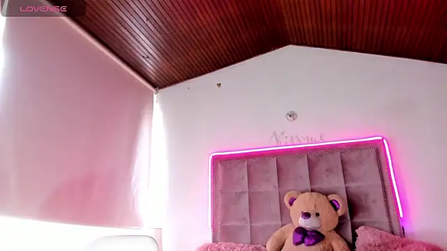 Melody Ds online show from 12/15/24, 08:25