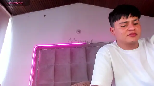 Melody Ds online show from 12/17/24, 04:32