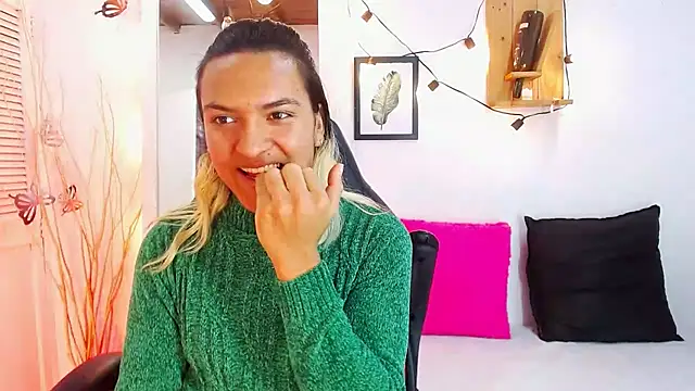 aslyhernandez 7 online show from 01/29/25, 11:51