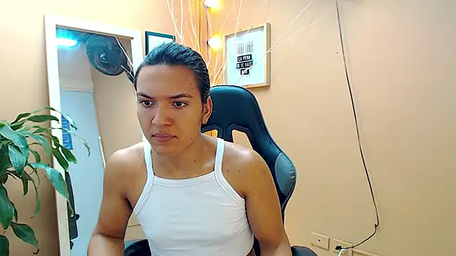 aslyhernandez 7 online show from 01/30/25, 11:33