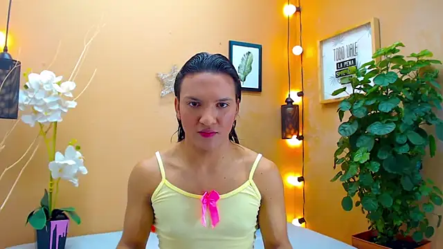 aslyhernandez 7 online show from 10/04/25, 12:36