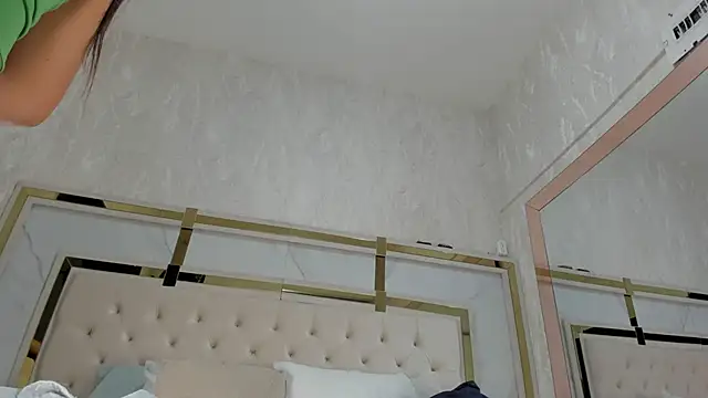 Victoriaa millers online show from 09/10/25, 07:14