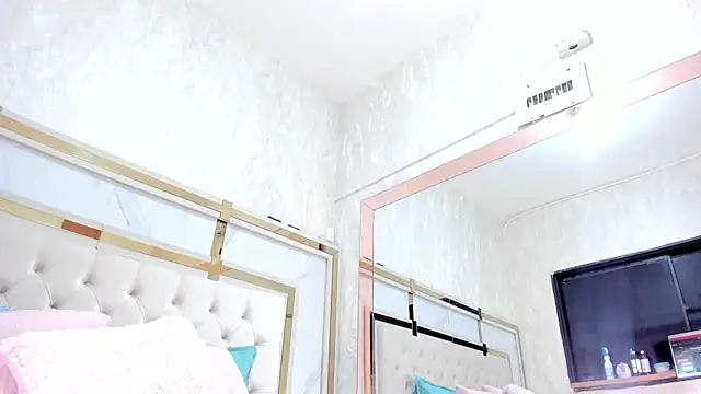 Victoriaa millers online show from 10/04/25, 07:34