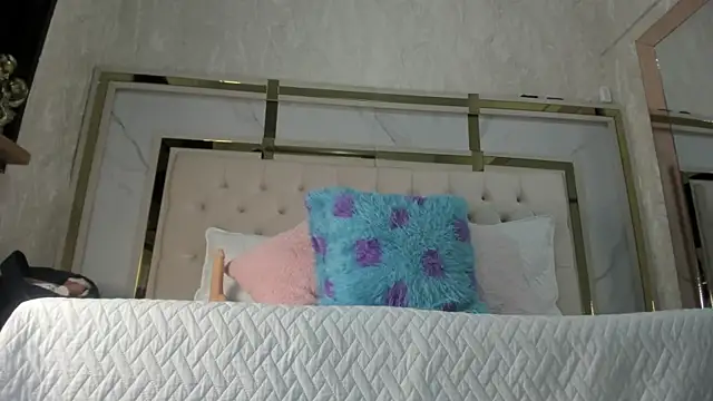 Victoriaa millers online show from 10/15/25, 07:14