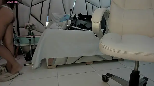 Victoriaa millers online show from 04/23/26, 07:05