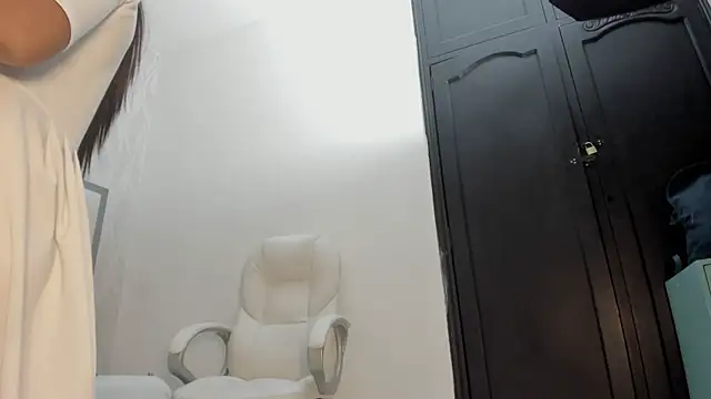 Victoriaa millers online show from 05/09/26, 08:36