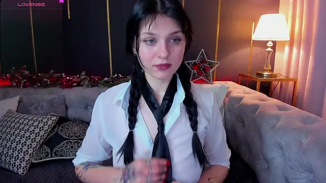Snapshot of _Alison__ chatting on 01/13/25, 04:28  Alison   online show from 01/13/25, 04:28