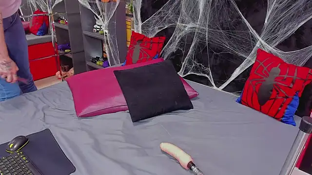  Alison   online show from 10/28/25, 01:42