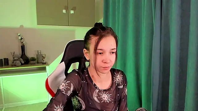 Snapshot of LilithStrangfor chatting on 12/16/24, 04:55 LilithStrangfor online show from 12/16/24, 04:55