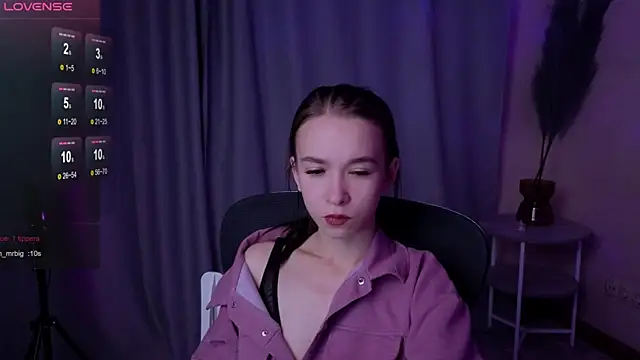 Snapshot of LilithStrangfor chatting on 11/28/25, 02:31 LilithStrangfor online show from 11/28/25, 02:31