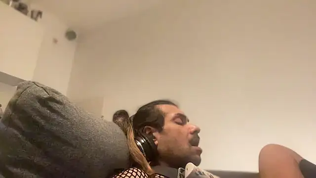 P4RtYBOII92 online show from 02/15/26, 07:51