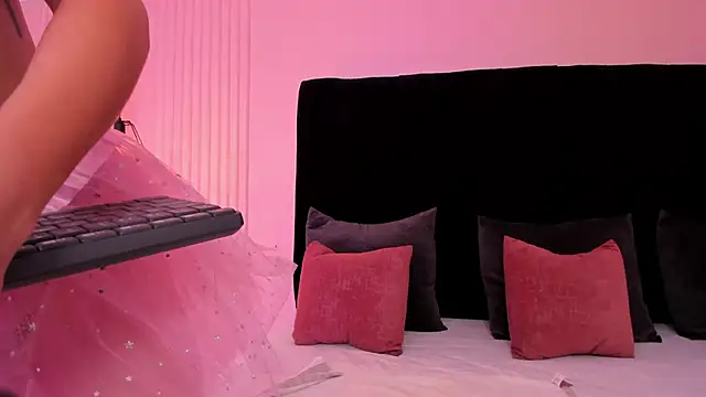 shaina vasquez online show from 11/08/25, 05:40