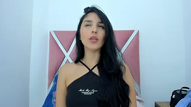  miaquevedo  online show from 09/26/25, 11:47