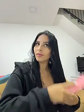  miaquevedo  online show from 04/13/26, 12:21