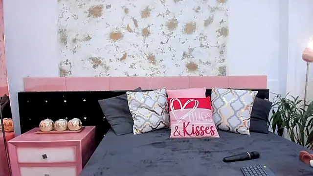 Snapshot of BERGINY_ chatting on 03/11/25, 01:56 BERGINY online show from 03/11/25, 01:56