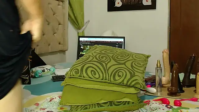 VioletKing4u online show from 10/13/25, 03:17