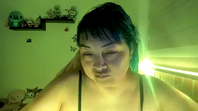 Shaddycute  online show from 12/23/25, 01:14