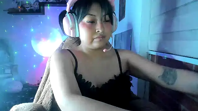 Snapshot of Shaddycute_ chatting on 04/29/26, 02:15 Shaddycute online show from 04/29/26, 02:15