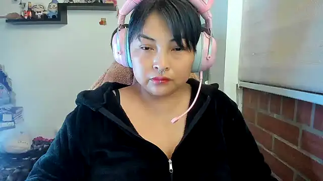 Snapshot of Shaddycute_ chatting on 04/29/26, 04:55 Shaddycute online show from 04/29/26, 04:55