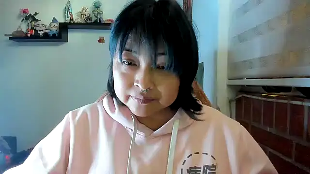Snapshot of Shaddycute_ chatting on 05/05/26, 02:03 Shaddycute online show from 05/05/26, 02:03