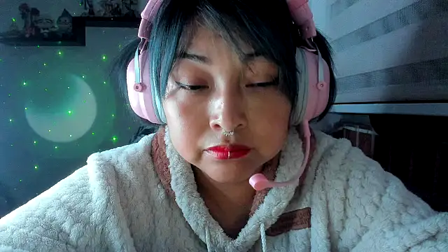 Snapshot of Shaddycute_ chatting on 05/18/26, 04:07 Shaddycute online show from 05/18/26, 04:07