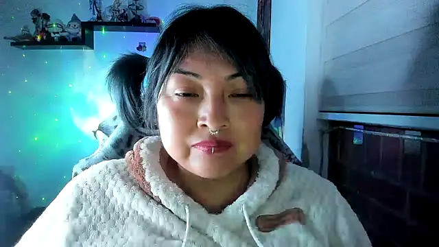 Snapshot of Shaddycute_ chatting on 05/19/26, 01:56 Shaddycute online show from 05/19/26, 01:56