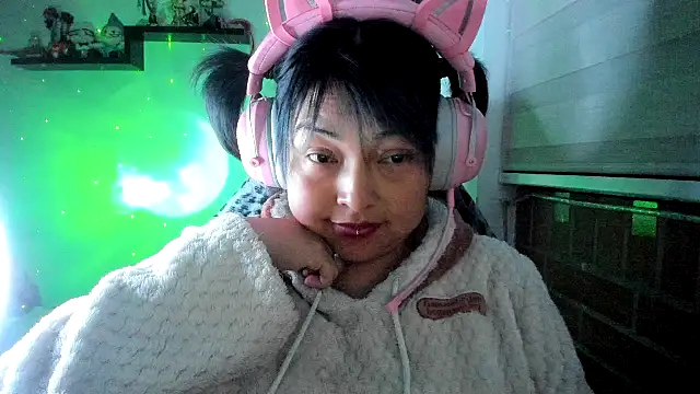 Snapshot of Shaddycute_ chatting on 05/21/26, 03:46 Shaddycute online show from 05/21/26, 03:46