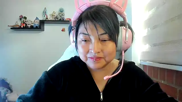 Snapshot of Shaddycute_ chatting on 05/25/26, 12:33 Shaddycute online show from 05/25/26, 12:33