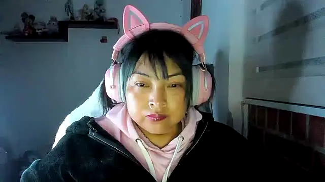 Snapshot of Shaddycute_ chatting on 05/31/26, 10:33 Shaddycute online show from 05/31/26, 10:33