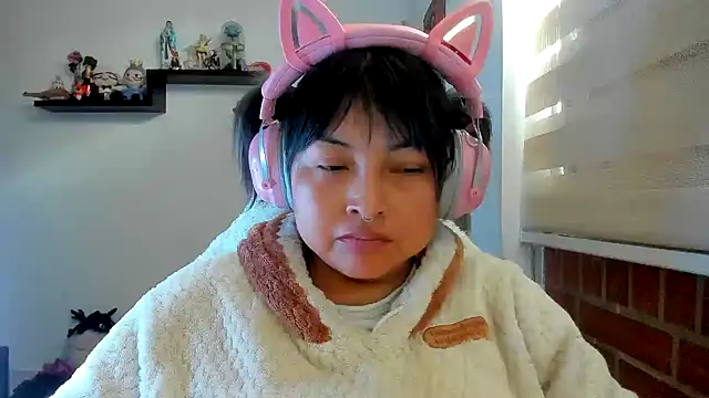Snapshot of Shaddycute_ chatting on 06/03/26, 02:33 Shaddycute online show from 06/03/26, 02:33