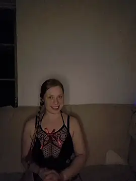 Snapshot of katiestevens chatting on 12/19/25, 10:06 katiestevens online show from 12/19/25, 10:06